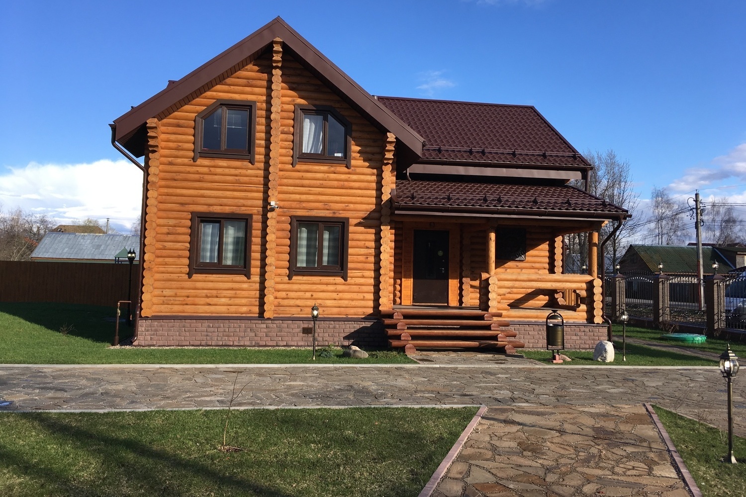 Наружная покраска стен деревянного дома Покраска стен деревянного дома снаружи