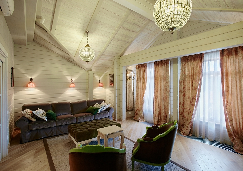 Покраска деревянного дома внутри